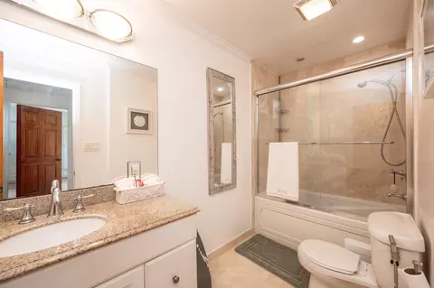 Bath - 3312 Eagle Ave, Key West, FL 33040 photo 2 of 3