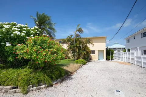 596 W Shore Dr, Summerland Key, FL 33042