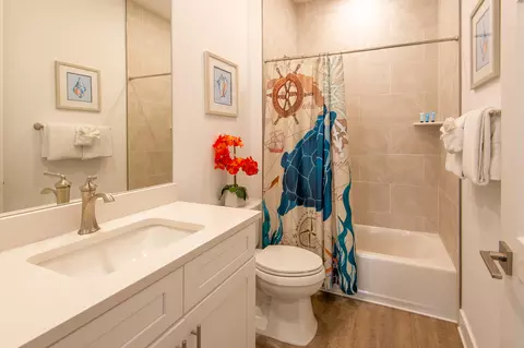 Bath - 101 Avenue D, Marathon, FL 33050 photo 1 of 3
