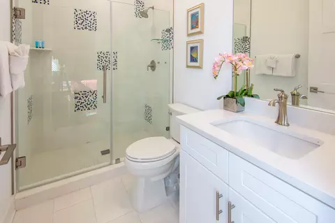 Bath - 101 Avenue D, Marathon, FL 33050 photo 3 of 3