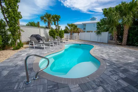 Exterior - 101 Avenue D, Marathon, FL 33050 photo 2 of 22