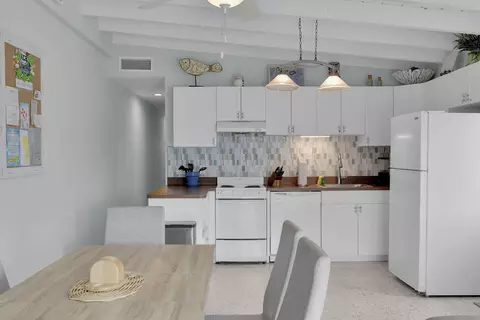 Kitchen - 281 291 10th St #KEY colony, Key Colony Beach, FL 33051 photo 4 of 5