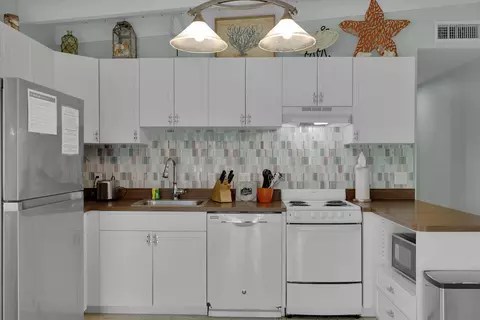 Kitchen - 281 291 10th St #KEY colony, Key Colony Beach, FL 33051 photo 1 of 5