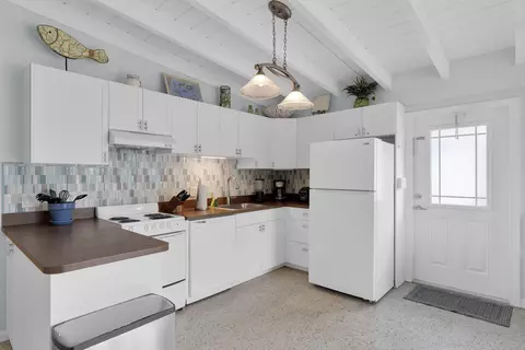 Kitchen - 281 291 10th St #KEY colony, Key Colony Beach, FL 33051 photo 5 of 5