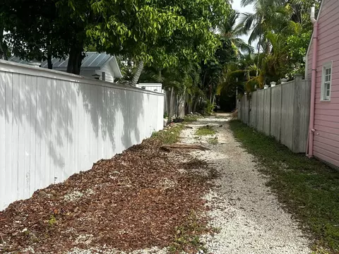 906 Williams Aly, Key West, FL 33040 photo 8