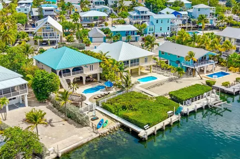 27348 Dominica Ln, Ramrod Key, FL 33042