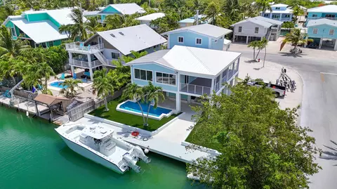 848 E Caribbean Dr, Summerland Key, FL 33042
