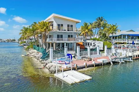 233 Aberdeen Ct, Tavernier, FL 33070