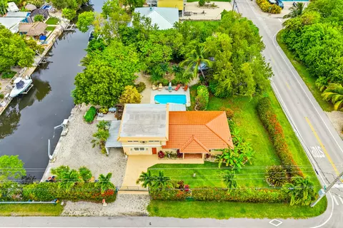 30985 Hibiscus Dr, Big Pine Key, FL 33043