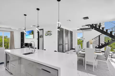 Dining - 835 Copa D Oro, Marathon, FL 33050 photo 1 of 4
