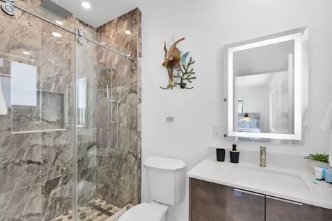 Bath - 835 Copa D Oro, Marathon, FL 33050 photo 5 of 5
