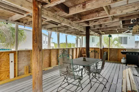 Exterior - 213 Parrish Dr, Marathon, FL 33050 photo 5 of 14