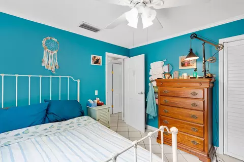 Bedroom - 213 Parrish Dr, Marathon, FL 33050 photo 6 of 7