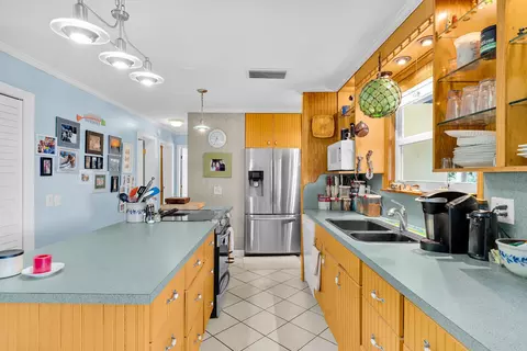 Kitchen - 213 Parrish Dr, Marathon, FL 33050 photo 2 of 4