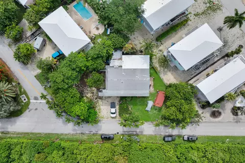 View/Area - 213 Parrish Dr, Marathon, FL 33050 photo 5 of 8