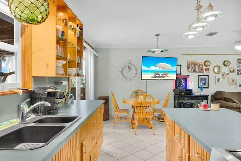 Kitchen - 213 Parrish Dr, Marathon, FL 33050 photo 4 of 4