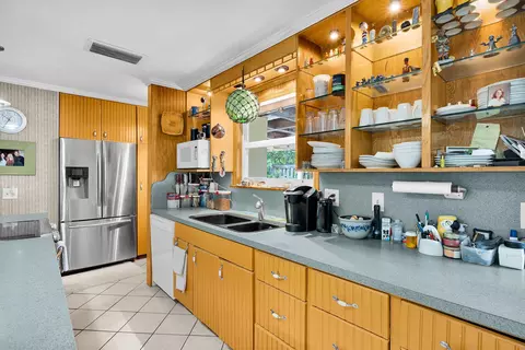 Kitchen - 213 Parrish Dr, Marathon, FL 33050 photo 3 of 4