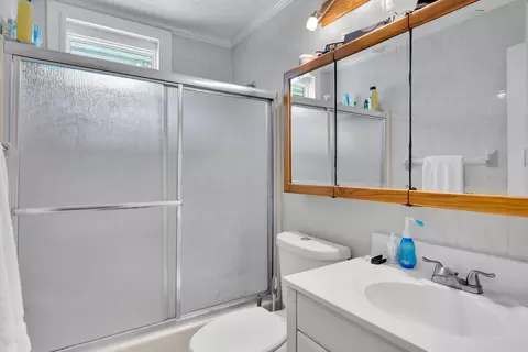 Bath - 213 Parrish Dr, Marathon, FL 33050 photo 1 of 1