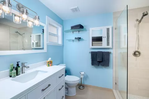 Bath - 453 Lime Dr, Key Largo, FL 33037 photo 1 of 3