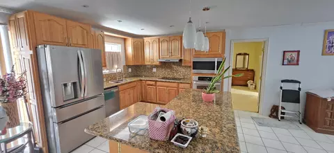 Kitchen - 8 Emerald Dr, Key West, FL 33040 photo 5 of 7