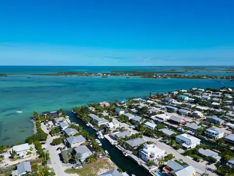 View/Area - 8 Emerald Dr, Key West, FL 33040 photo 5 of 5