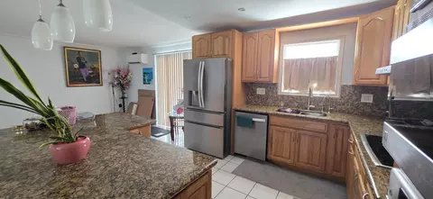 Kitchen - 8 Emerald Dr, Key West, FL 33040 photo 6 of 7