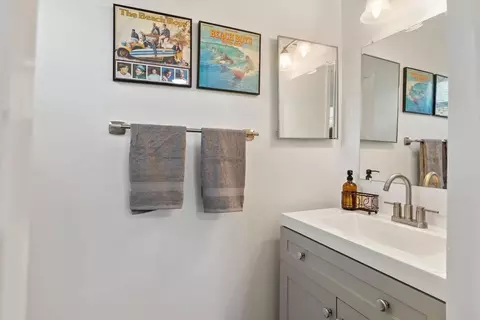 Bath - 377 Guava Ave, Marathon, FL 33050 photo 2 of 4