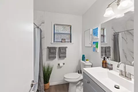 Bath - 377 Guava Ave, Marathon, FL 33050 photo 1 of 4