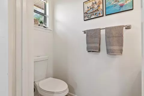 Bath - 377 Guava Ave, Marathon, FL 33050 photo 3 of 4