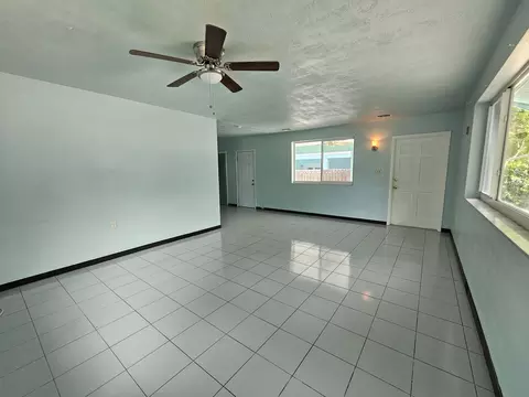 Living - 653 Colson Dr, Key Largo, FL 33037 photo 2 of 4