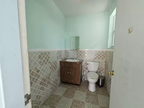 Bath - 653 Colson Dr, Key Largo, FL 33037 photo 2 of 2