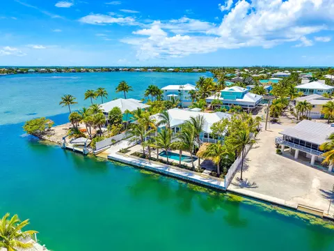 17042 W Starfish Ln, Sugarloaf Key, FL 33042