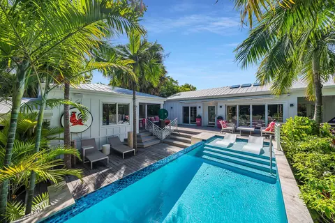 Exterior - 1627 Johnson St, Key West, FL 33040 photo 5 of 17