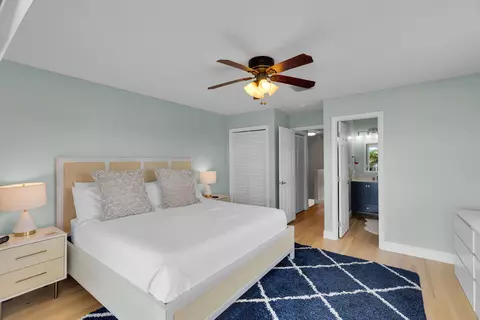 Bedroom - 315 E Ocean Dr, Key Colony, FL 33051 photo 4 of 6