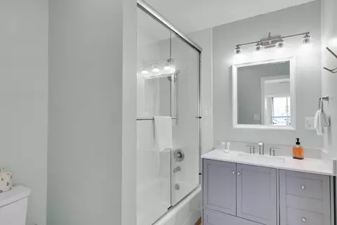 Bath - 315 E Ocean Dr, Key Colony, FL 33051 photo 3 of 3