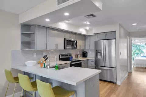 Kitchen - 315 E Ocean Dr, Key Colony, FL 33051 photo 2 of 2
