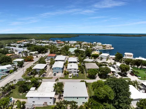 View/Area - 417 3rd St, Key Largo, FL 33037 photo 4 of 10