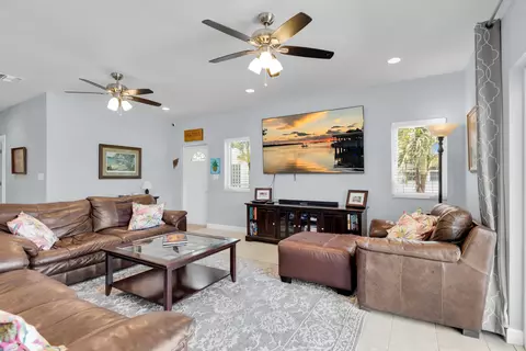 Living - 417 3rd St, Key Largo, FL 33037 photo 3 of 6
