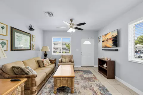 Living - 417 3rd St, Key Largo, FL 33037 photo 5 of 6