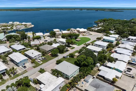 View/Area - 417 3rd St, Key Largo, FL 33037 photo 6 of 10