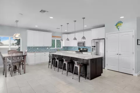 Kitchen - 417 3rd St, Key Largo, FL 33037 photo 6 of 7