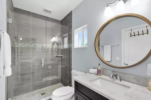 Bath - 417 3rd St, Key Largo, FL 33037 photo 4 of 5