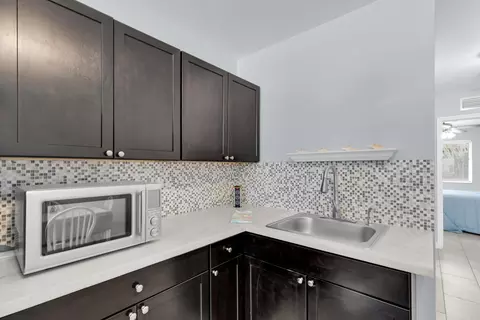 Kitchen - 417 3rd St, Key Largo, FL 33037 photo 7 of 7