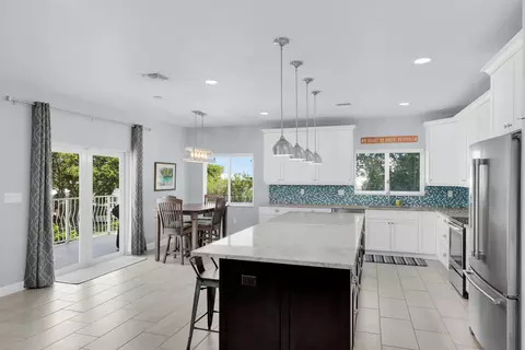 Kitchen - 417 3rd St, Key Largo, FL 33037 photo 3 of 7