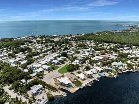 View/Area - 417 3rd St, Key Largo, FL 33037 photo 9 of 10