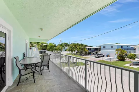 Exterior - 417 3rd St, Key Largo, FL 33037 photo 3 of 10