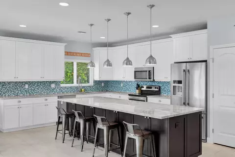 Kitchen - 417 3rd St, Key Largo, FL 33037 photo 1 of 7