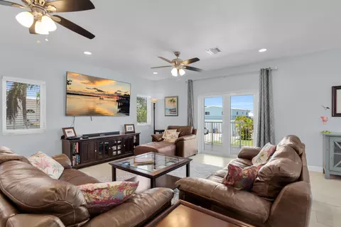 Living - 417 3rd St, Key Largo, FL 33037 photo 2 of 6