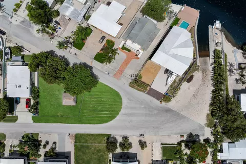 View/Area - 417 3rd St, Key Largo, FL 33037 photo 8 of 10