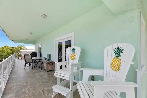 Exterior - 417 3rd St, Key Largo, FL 33037 photo 2 of 10